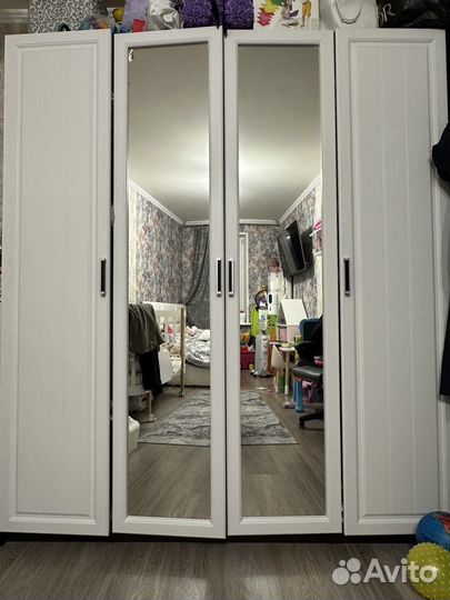 Шкаф белый распашной с зеркалом