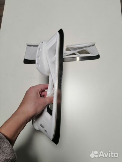 Новые стаканы и лезвия от вратарских коньков Bauer