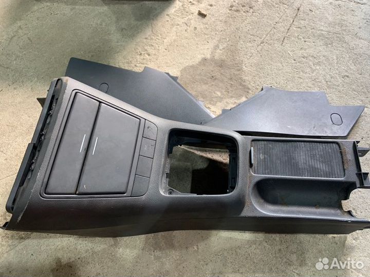 Центральная консоль Volkswagen Golf plus 2005-2009