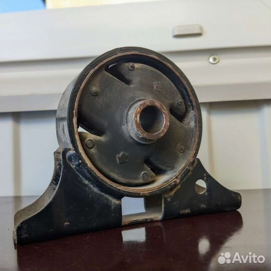 Подушка опора двигателя Mitsubishi galant 9