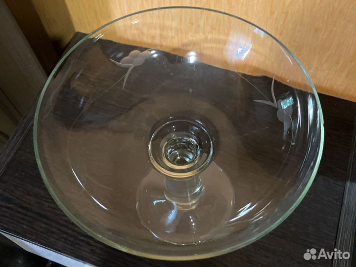 Ваза на ножке, графин. салатник винтаж