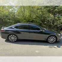 Lexus ES 2.5 AT, 2020, 87 000 км, с пробегом, цена 4 550 000 руб.