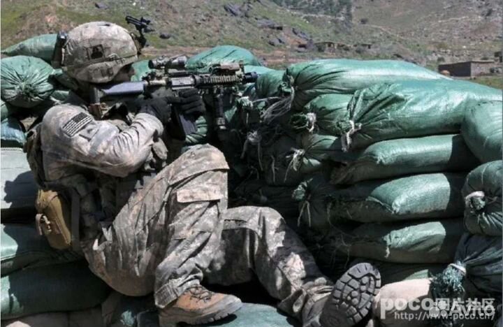 Bates combat hiker 42