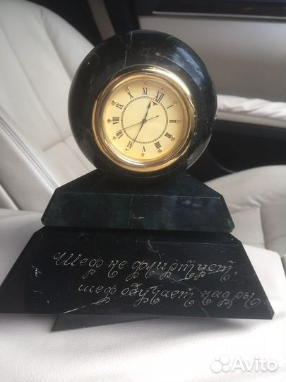 Настольные часы из мрамора