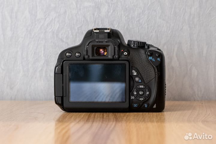 Зеркальный фотоаппарат Canon 650D body