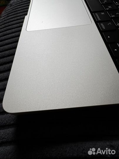 Apple macbook pro M1 pro 16GB ram 1TB ssd