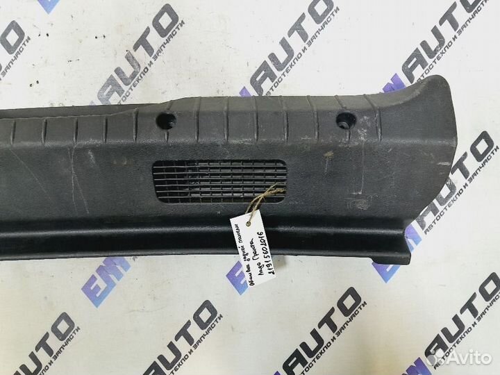 Обшивка задней панели Лада Гранта