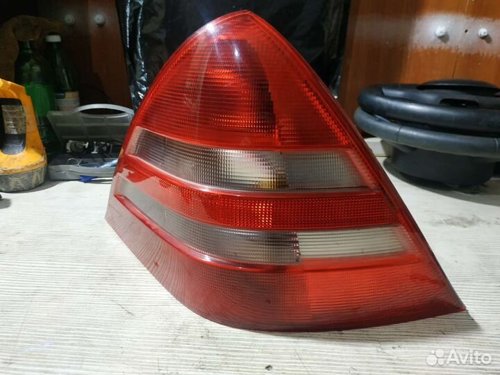 Задний правый фонарь Мерседес R170 slk