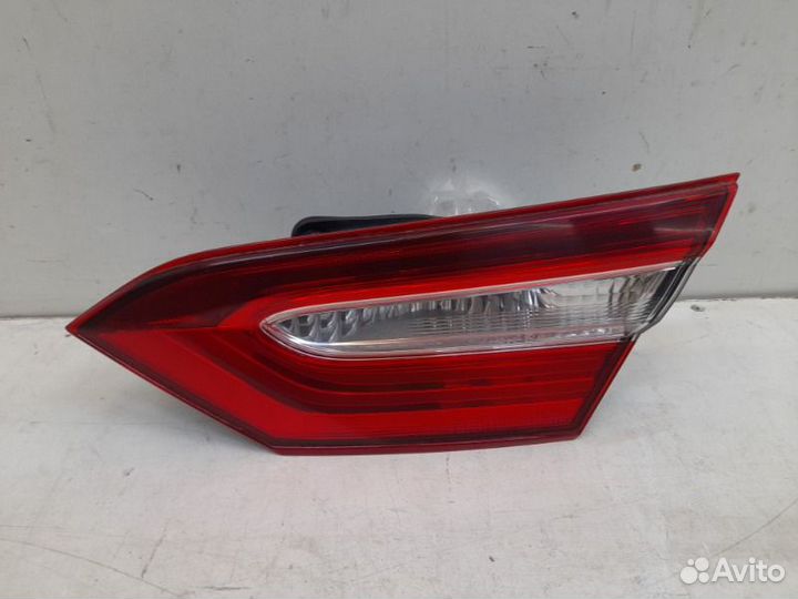 Фонарь в крышку багажника правый Toyota Camry XV70