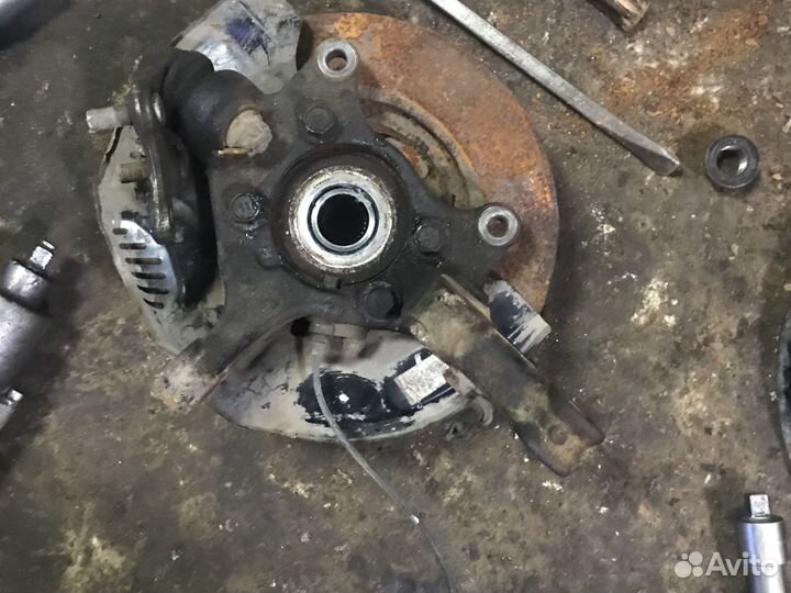 Передний поворотный кулак тойота королла 150