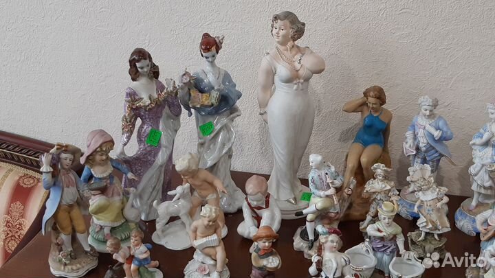 Фарфоровая статуэтка