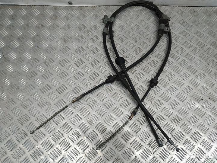 Трос стояночного тормоза Mitsubishi Outlander II