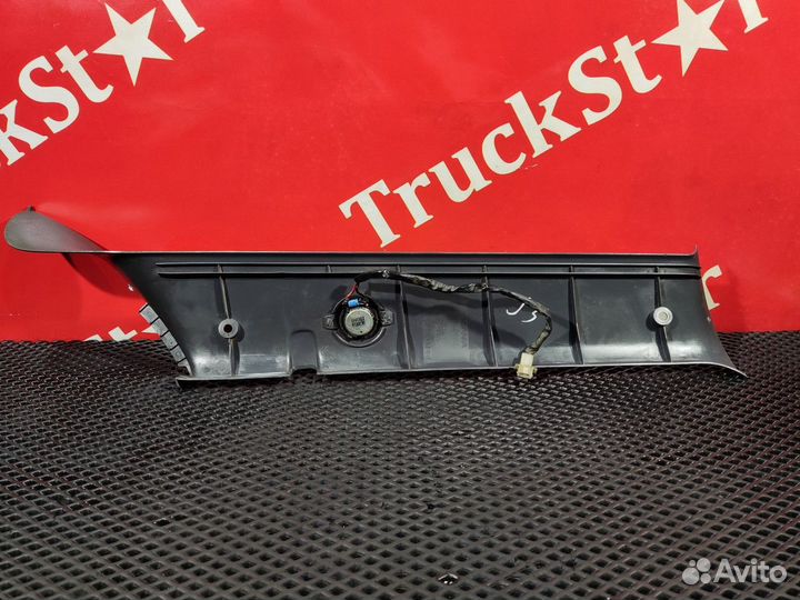 Накладка стойки лобового стекла левая