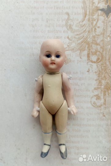 Антикварный пасхальный кролик с яйцом