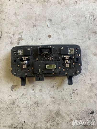 Плафон салонный KIA RIO 4 Hyundai Solaris 2