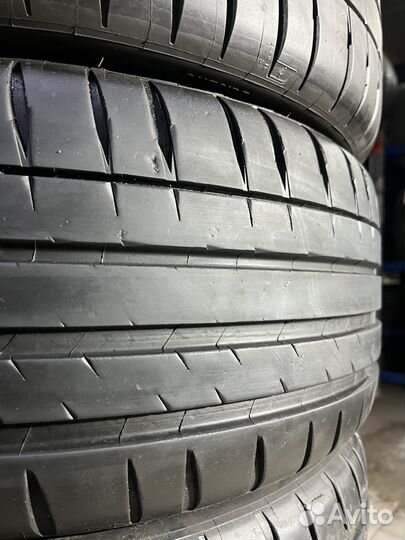 Michelin Pilot Sport 4 S 225/40 R19 и 255/35 R19