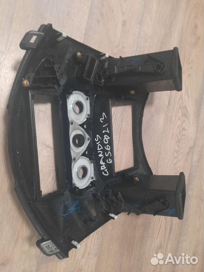 Рамка для магнитолы Mitsubishi Grandis