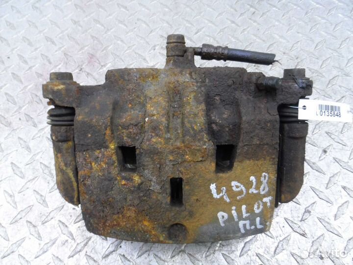 Суппорт передний левый Honda Pilot 2