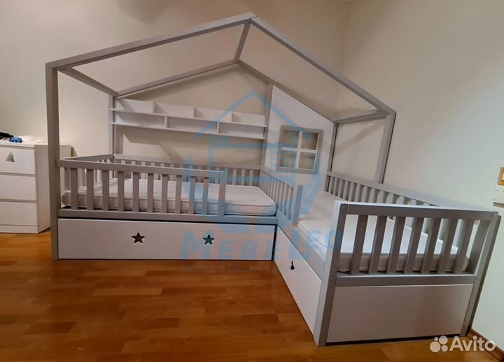 Двухъярусная кровать