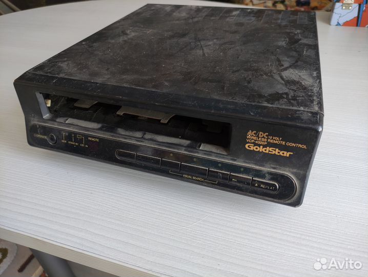 Видеомагнитофоны в рабочем и нерабочем состоянии