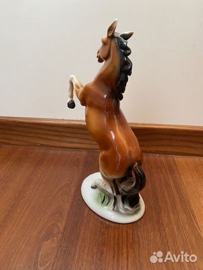 Фарфоровые статуэтки германия конь