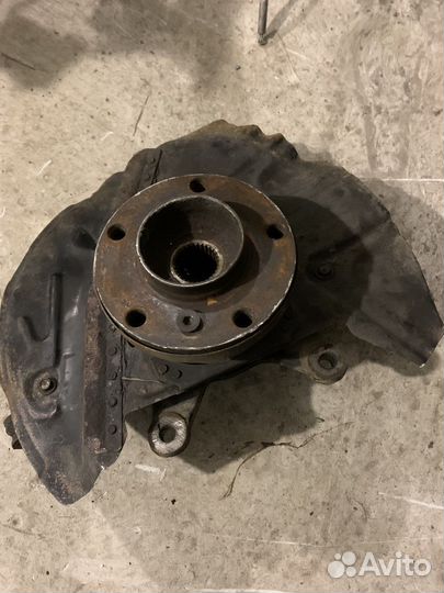 Поворотный кулак передний правый BMW X5 E53