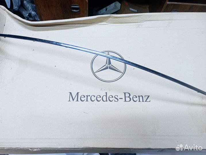 Mersedes Е W207 Хром центральный заднего бампера