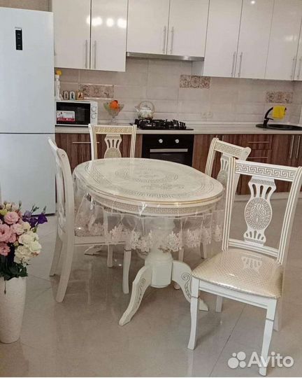 Стол кухонный