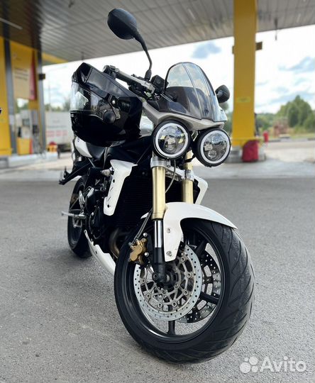 Triumph street tripl 675
