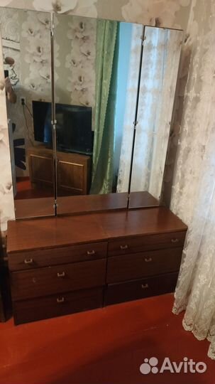 Продам трюмо