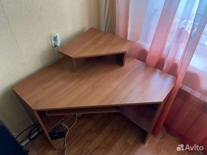 Компьютерный стол-угловой