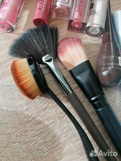 Косметика и кисти