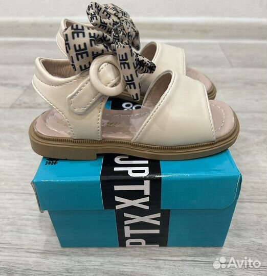 Сандалии новые