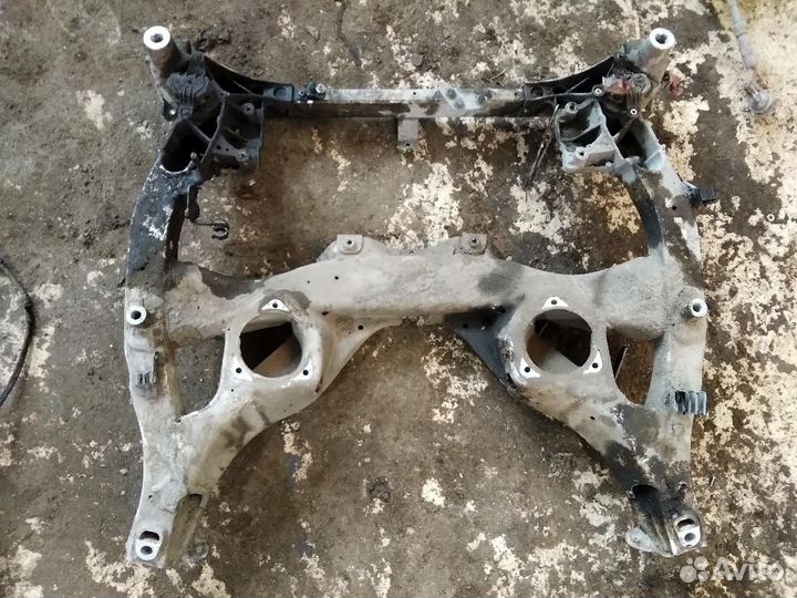 Балка подмоторная BMW 5 GT 2010 31116796692 Отличн