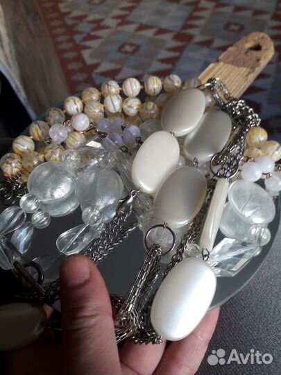 Лот бус в белых тонах