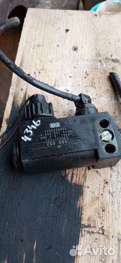 Клапан Мерседес Актрос A0049978536