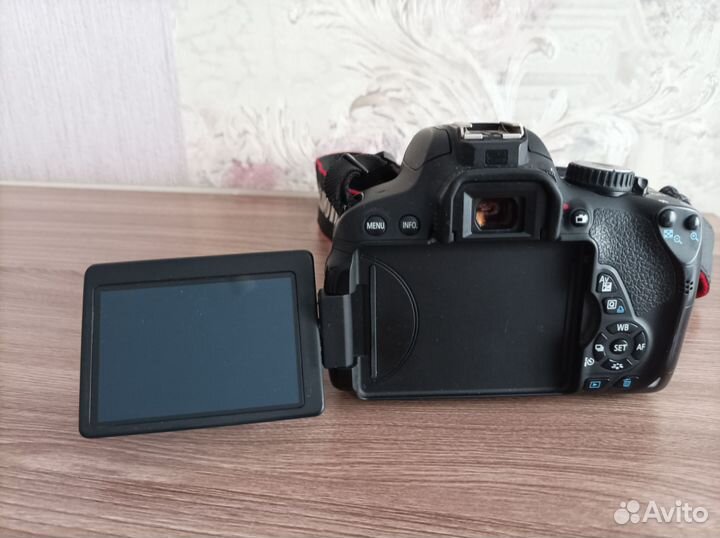 Зеркальный фотоаппарат Canon EOS 650D