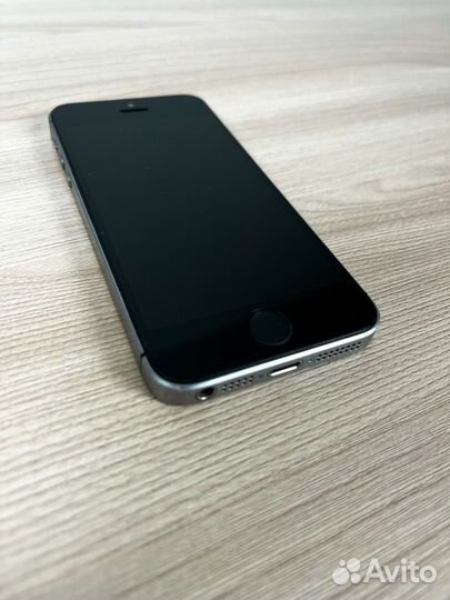 iPhone SE, 32 ГБ