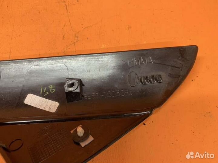 Молдинг лобового стекла передний левый Ford