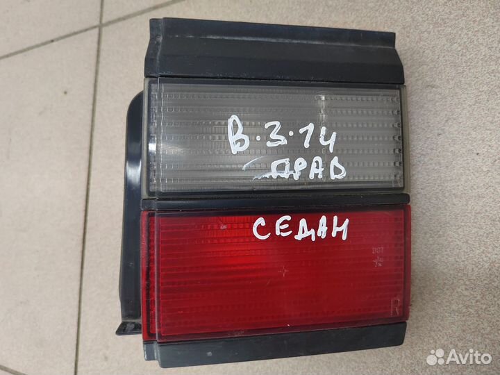 Фонарь крышки багажника правый VW Passat B3