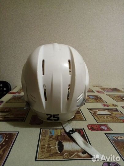 Хоккейный шлем