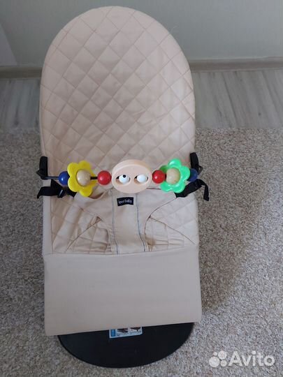 Шезлонг качалка с игрушкой