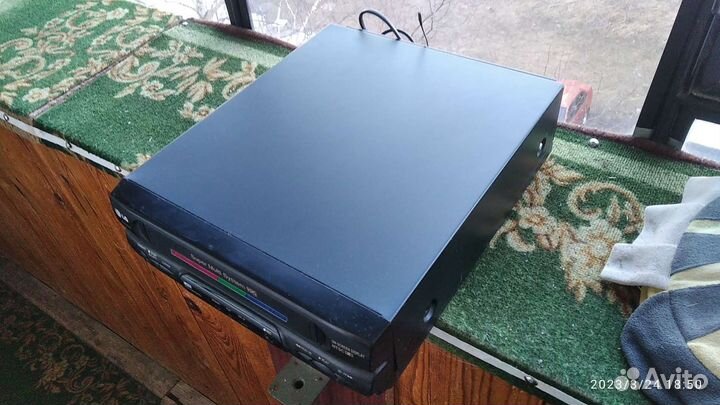 Видео плеер кассетный LG WI42W