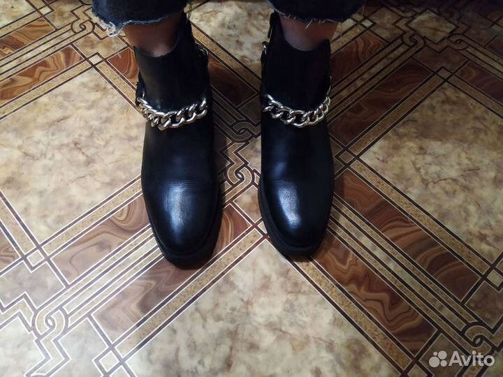 Кожаные ботинки Zara, ботинки с цепью Zara