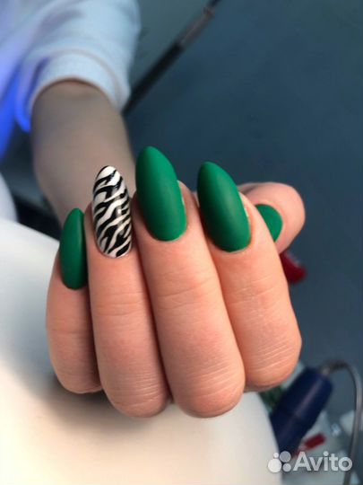 Маникюр в студии на Мильчакова