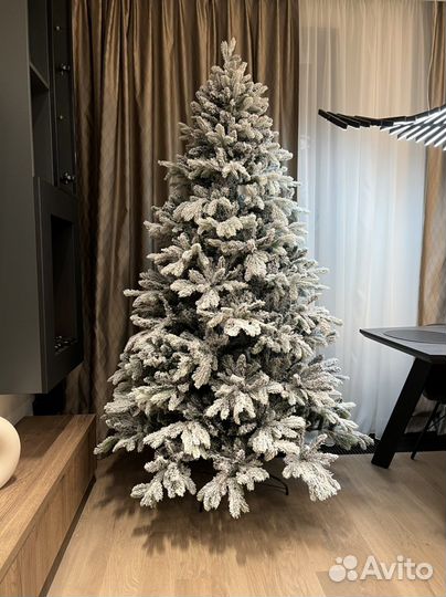 Елка искусственная заснеженная 210