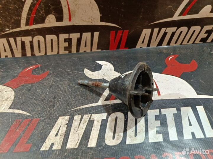 Кронштейн запасного колеса Daewoo Nexia седан