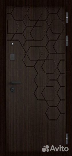 Входная дверь в квартиру с зеркалом