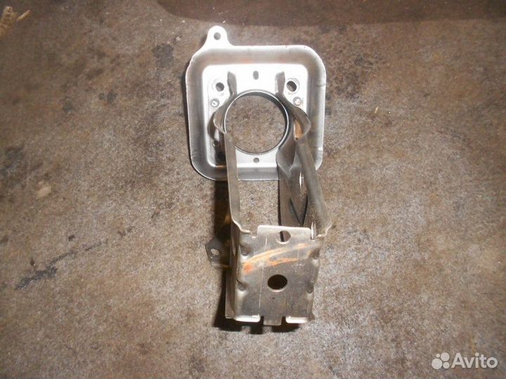 Кронштейн педали тормоза (Skoda Superb)