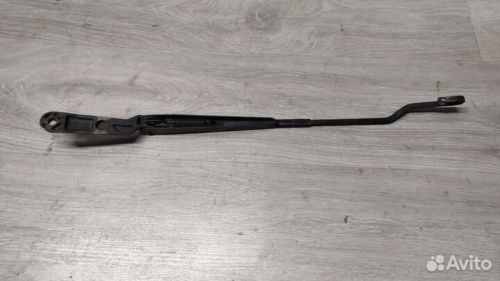 Поводок дворников левый Гольф 4/октавия тур